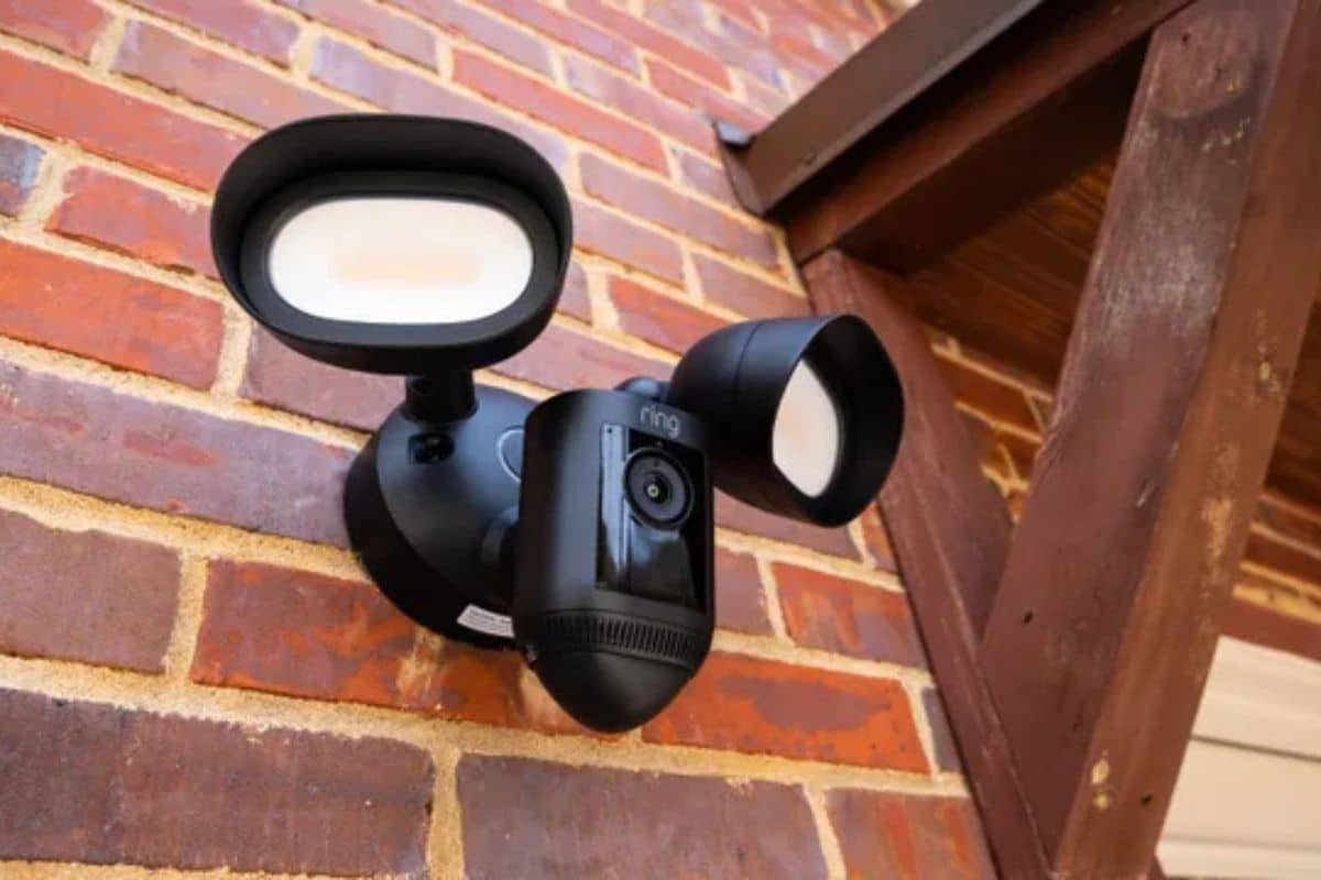 spotlight camera (1)